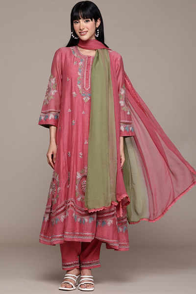 Pink floral embroidered kurta set
