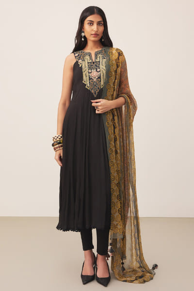 Ritu Kumar Black embroidered sleeveleless kurta set RITUJUN26D347316