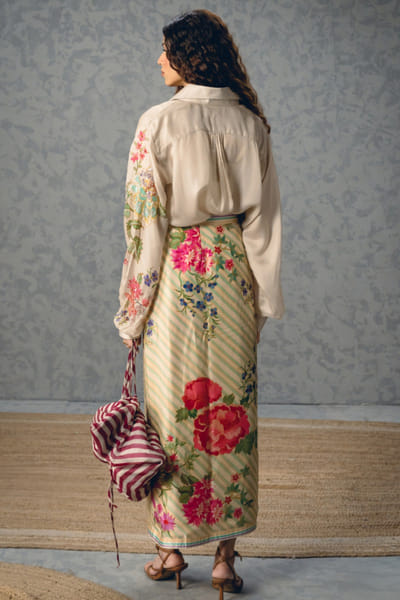Paulmi & Harsh Off white satin printed wrap skirt set PAULAPR26D142606