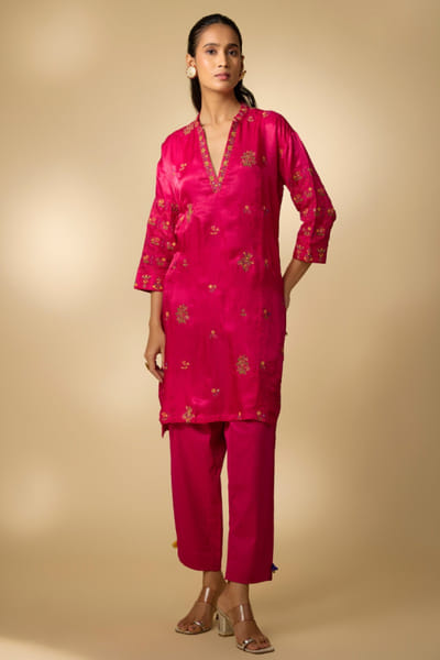 Shraddha Rambhia Rani pink resham embroidered kurta set SHRAMAY26D244838
