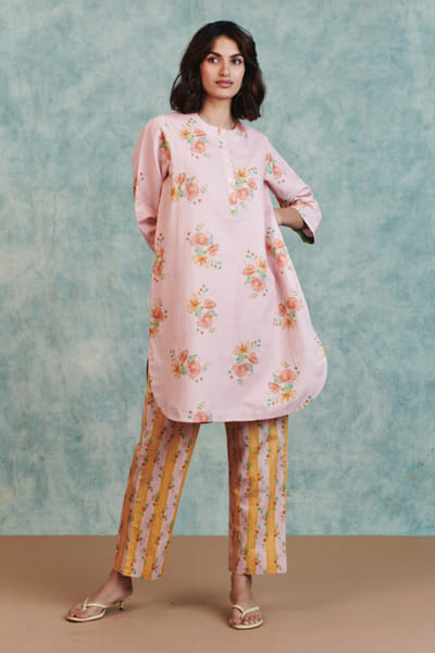 Saphed Pink floral printed kurta set SAPHAUG26D152234