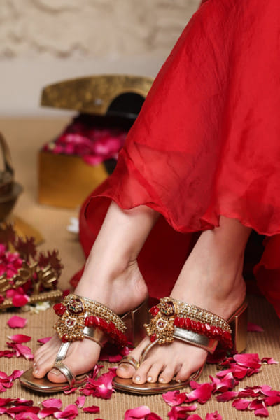 5 Elements by Radhika Gupta Gold embellished kolhapuri heels 5ELEJUN26D147438