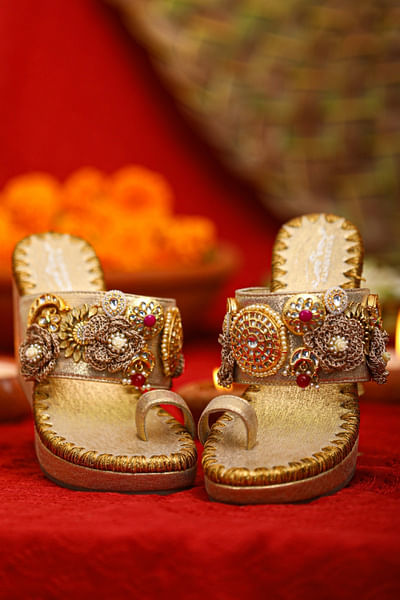 Gold floral embroidered kundan wedges
