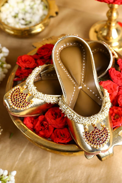 Gold ruby and kundan juttis