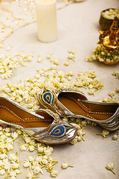 Silver peacock feather embroidered juttis