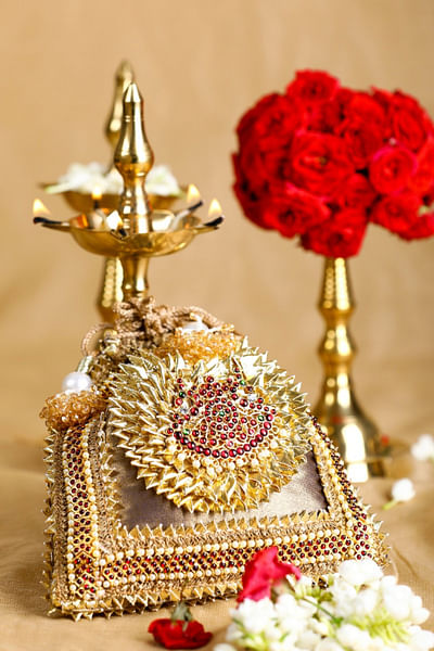 Gold gota embroidered kundan bucket bag