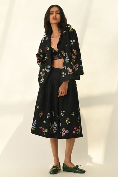 Black floral embroidered pleated skirt