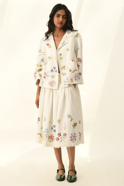Beige floral embroidered pleated skirt
