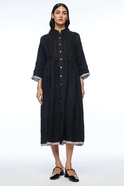 Black double-pocket dress