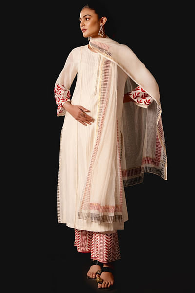 Ivory pintuck kurta set