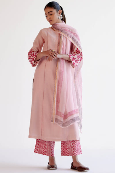 Devnaagri Blush pink pintuck kurta set DEVAPR25D123413