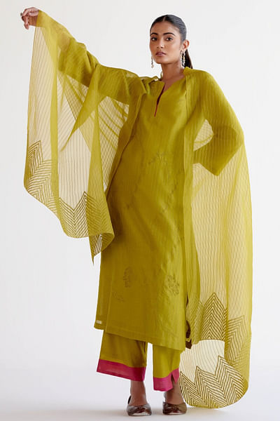 Green resham embroidered kurta set