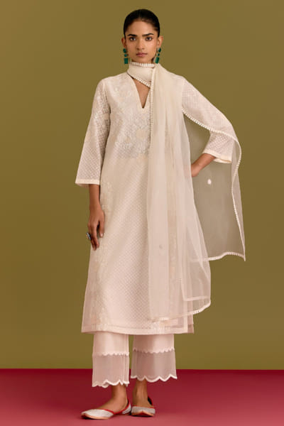 Devnaagri Ivory dori embroidered kurta set DEVNJUN26D246661