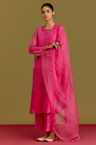 Devnaagri Fuchsia pink dori embroidered kurta set DEVNJUN26D246663