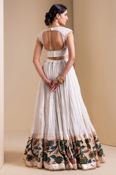 AAMRA BY LAVANYA Ivory embroidered kalamkari crush lehenga set AAMRJUN26D147262