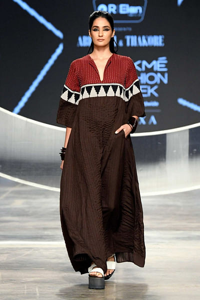 Multicoloured embroidered kaftan