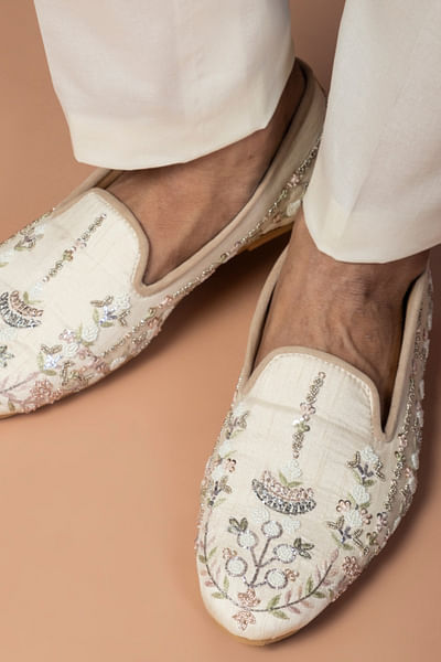 Blush pink dabka embroidered juttis