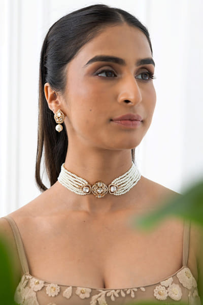 White stone and pearl embellished choker set