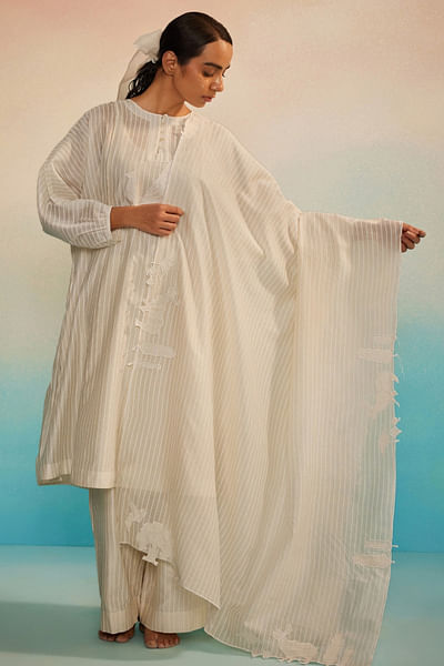 Ivory striped and appliquéd dupatta