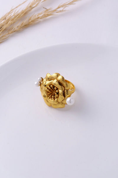 Gold plated and pearl rose ring
