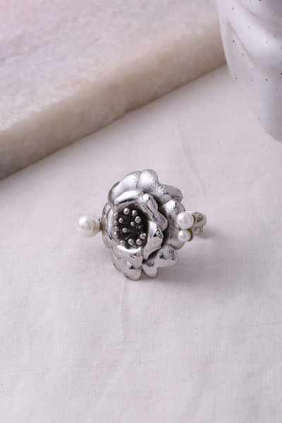 Silver plated pearl rose ring
