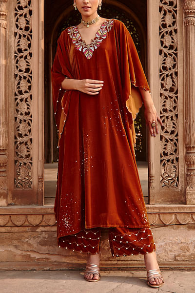 Velvet embroidered kaftan set