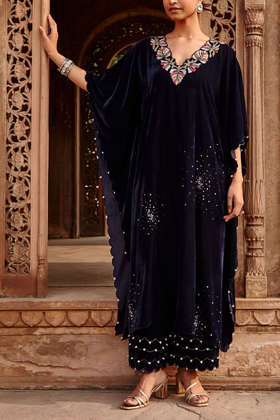 Velvet embroidered kaftan set