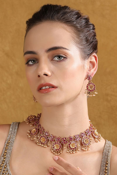 Gold stone embellished necklace set