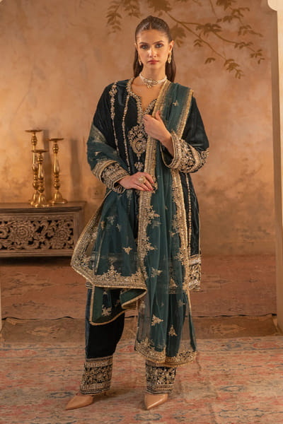 Angad Singh Green embroidered velvet kurta set ANGAJUL26D148930