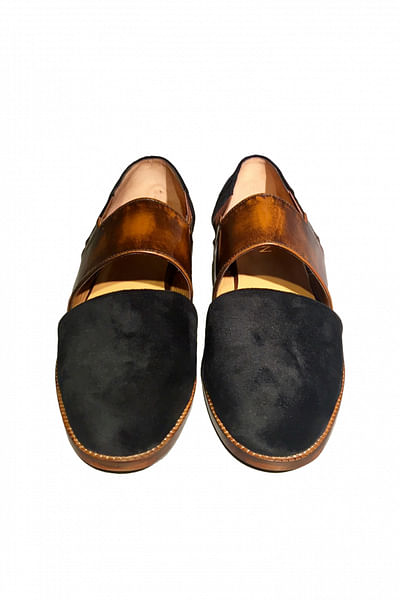 Black and brushed brown sandal
