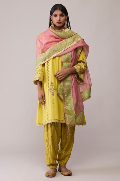 Yellow zari and sequin embroidered kurta set