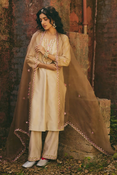 Rashika Mittal Brown floral embroidered dupatta RASHJUN26D146596