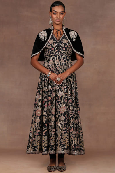 JJ Valaya Black embroidered anarkali set JJVDEC25D3106