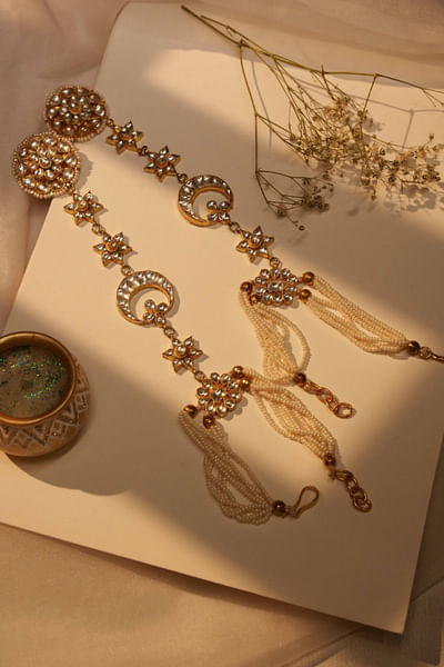 White stone and pearl jadtar hath phool
