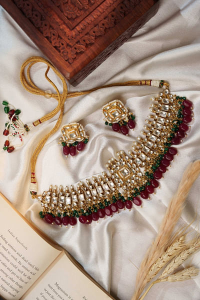 White and red kundan embellished necklace set