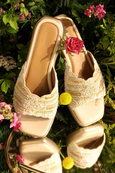 Anaar Beige embellished open-toe sandals ANAAJUN26D146891