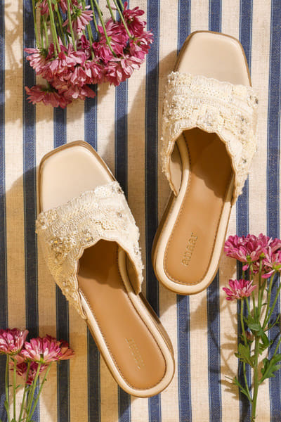 Anaar Off-white embellished and textured wedges ANAAJUN26D146894