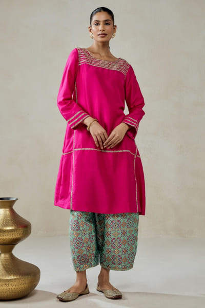 Nitika Gujral Fuchsia embroidered patola silk kurta set NITIJUN26D146352