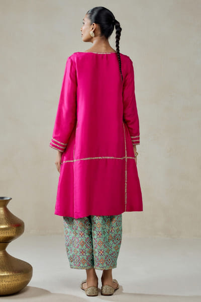 Nitika Gujral Fuchsia embroidered patola silk kurta set NITIJUN26D146352