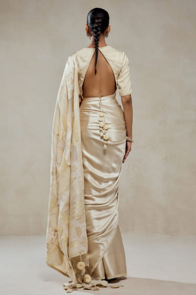 Nitika Gujral Ivory monga tissue striped sari set NITIJUN26D146358