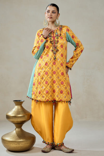 Nitika Gujral Yellow patola silk embroidered kurta set NITIJUN26D146348