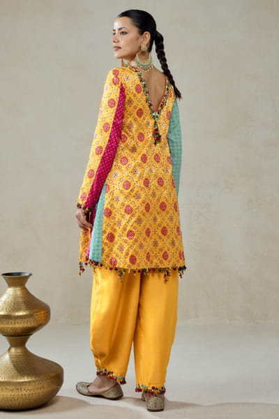Nitika Gujral Yellow patola silk embroidered kurta set NITIJUN26D146348