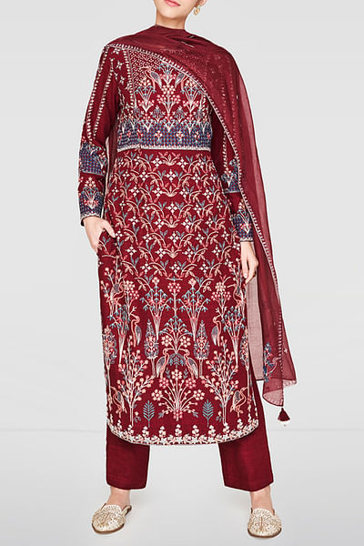 Burgundy embroidered kurta set