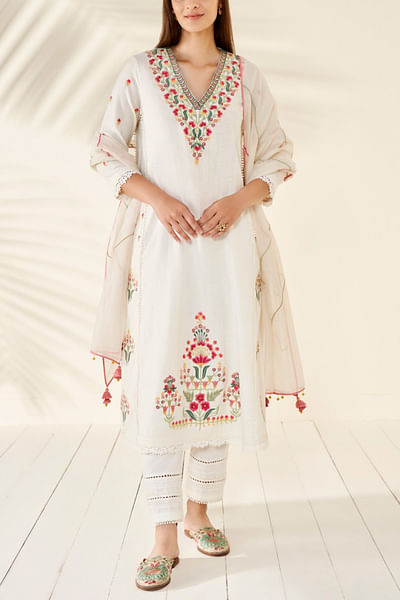 Floral embroidered kurta set
