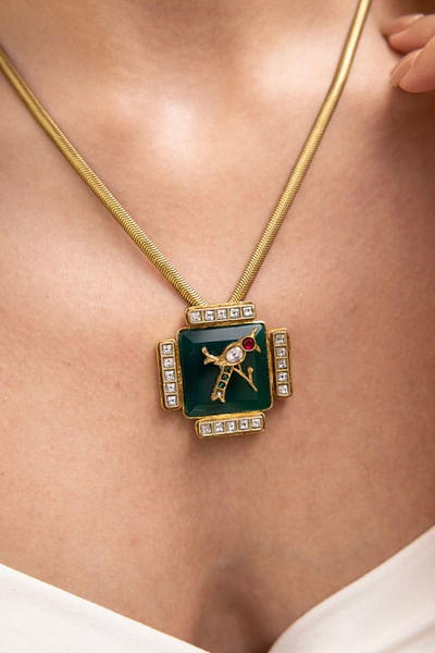 Gold embellished pendant chain necklace