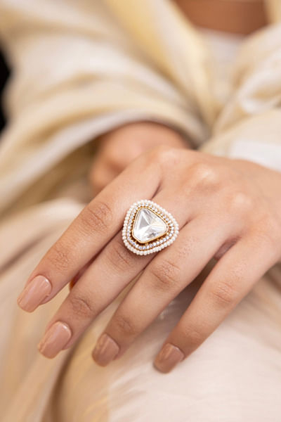 Gold kundan ring