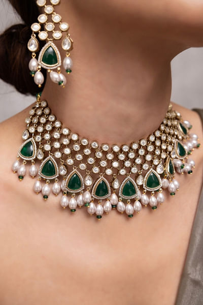 Green kundan embellished necklace set