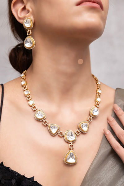 Gold stone embellished necklace set