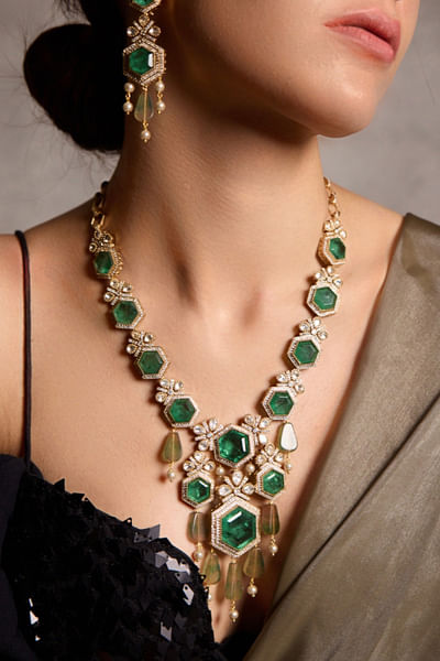 Green stone studded necklace set
