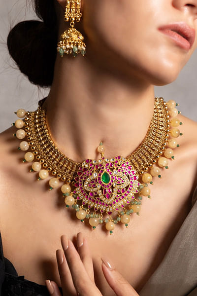 Gold embellished necklace set